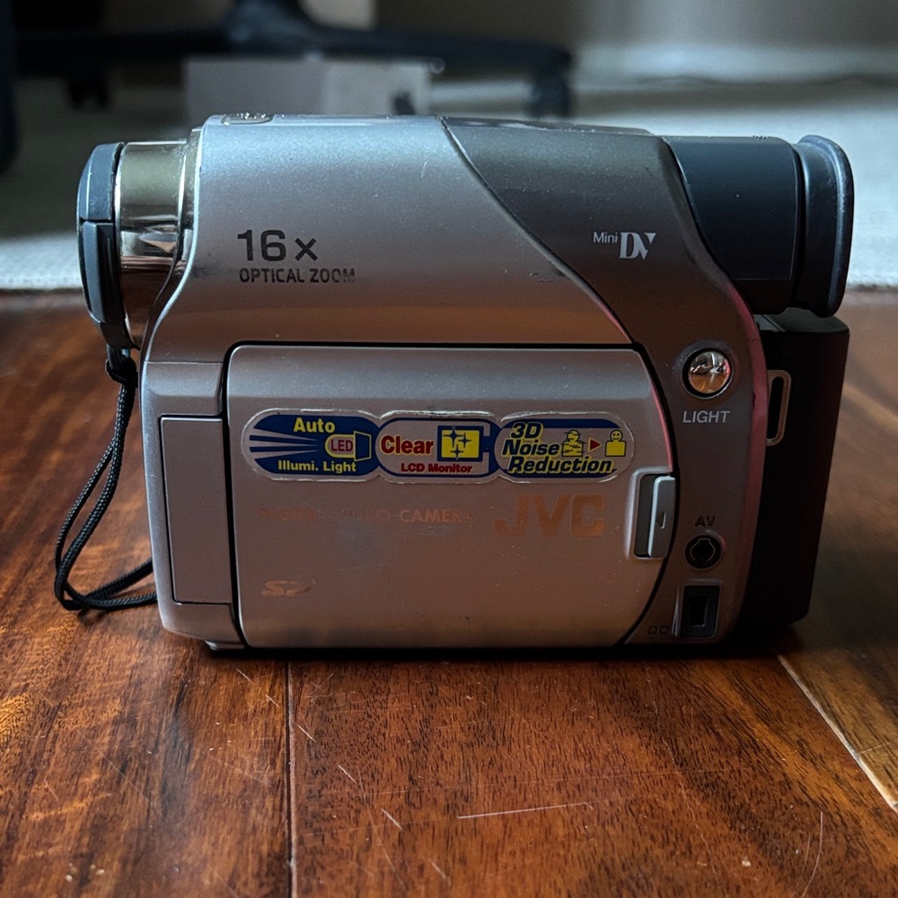 JVC Camcorder with 16x Optical Zoom